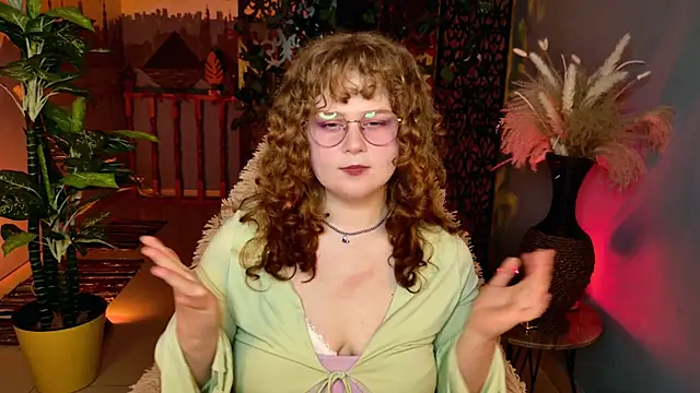 SaraSweetness online show from April 3, 9:18 am