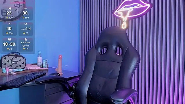 Luna roose1 online show from April 1, 1:41 pm