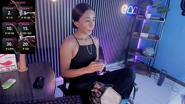 Snapshot of Luna_roose1 chatting on April 19, 12:26 pm Luna roose1 online show from April 19, 12:26 pm
