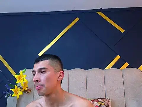 Snapshot of MiaANDronyy chatting on March 29, 7:25 pm MiaANDronyy online show from March 29, 7:25 pm