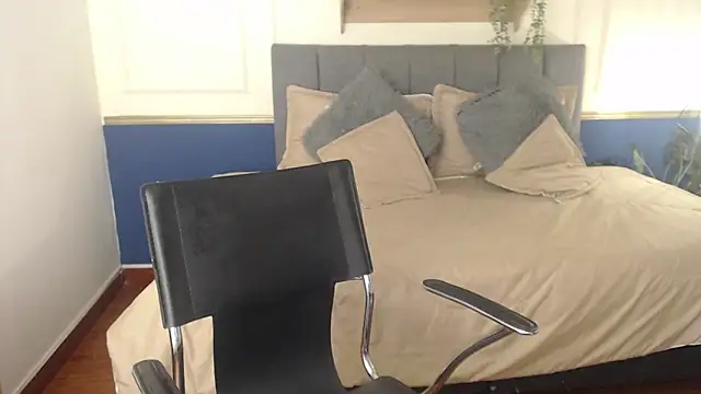 Violet 2003 online show from April 21, 1:50 pm