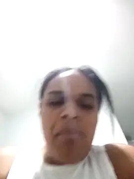 Snapshot of sexybronwgirl chatting on March 28, 4:56 am sexybronwgirl online show from March 28, 4:56 am