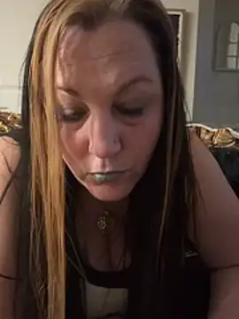 Queenemerald online show from April 1, 2:34 am