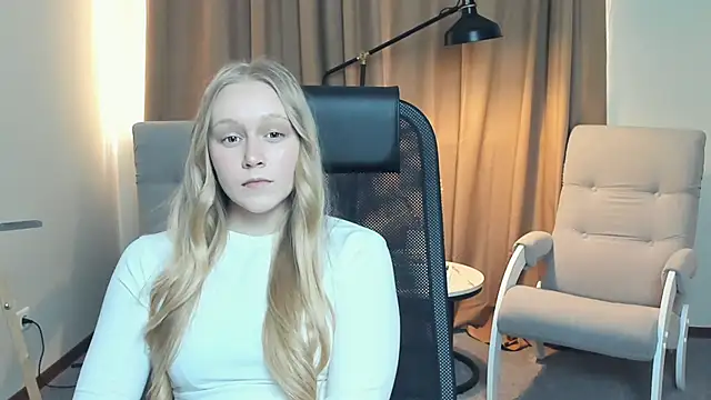 Snapshot of VestaBowmer chatting on March 27, 11:10 am VestaBowmer online show from March 27, 11:10 am