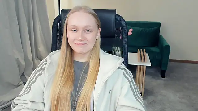 Snapshot of VestaBowmer chatting on March 31, 9:32 am VestaBowmer online show from March 31, 9:32 am