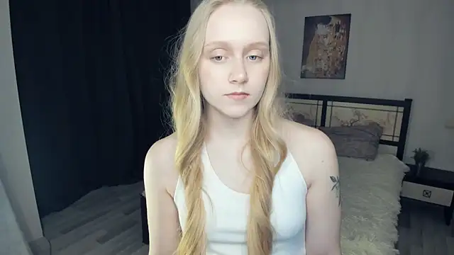 Snapshot of VestaBowmer chatting on April 3, 7:45 pm VestaBowmer online show from April 3, 7:45 pm