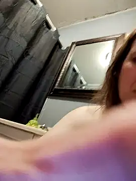 Snapshot of 023thickandjuicy07 chatting on April 4, 3:05 am 023thickandjuicy07 online show from April 4, 3:05 am