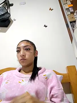 Snapshot of yvonne_1998 chatting on April 6, 1:56 pm yvonne 1998 online show from April 6, 1:56 pm