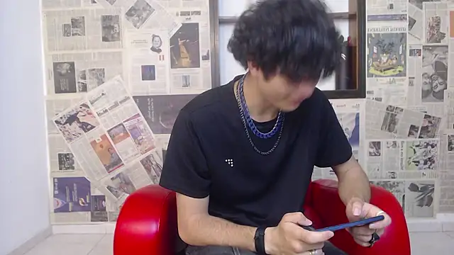 Snapshot of sebastian_rougue chatting on March 26, 8:47 pm sebastian rougue online show from March 26, 8:47 pm