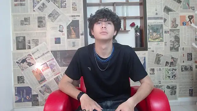 Snapshot of sebastian_rougue chatting on March 27, 9:47 pm sebastian rougue online show from March 27, 9:47 pm