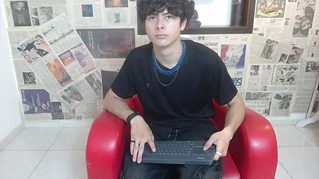 Snapshot of sebastian_rougue chatting on March 30, 9:49 pm sebastian rougue online show from March 30, 9:49 pm