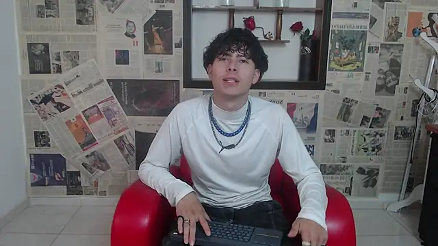 Snapshot of sebastian_rougue chatting on April 7, 8:20 pm sebastian rougue online show from April 7, 8:20 pm