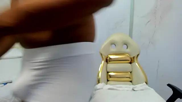 Snapshot of Andeuw__ chatting on March 28, 2:33 am Andeuw online show from March 28, 2:33 am