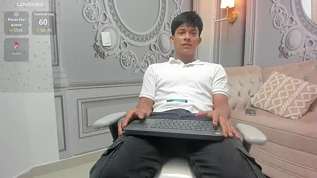 Snapshot of Andeuw__ chatting on April 5, 3:15 am Andeuw online show from April 5, 3:15 am