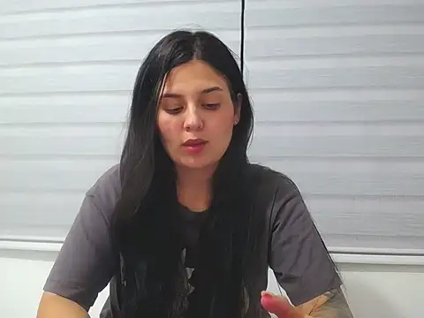 Snapshot of SofiaBanks_ chatting on April 2, 1:58 am SofiaBanks online show from April 2, 1:58 am