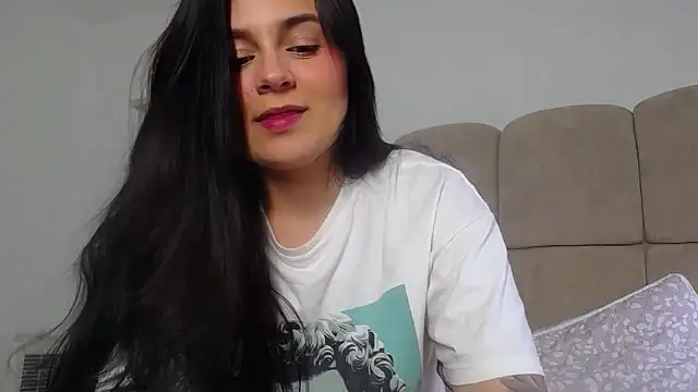 Snapshot of SofiaBanks_ chatting on April 13, 10:37 pm SofiaBanks online show from April 13, 10:37 pm