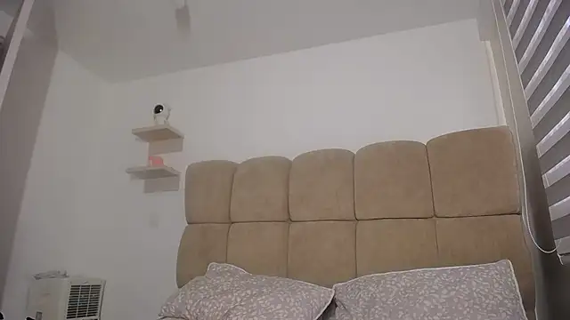 Snapshot of SofiaBanks_ chatting on April 14, 10:49 pm SofiaBanks online show from April 14, 10:49 pm