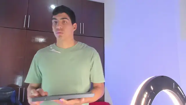 Snapshot of Milo_LatinBoy chatting on March 28, 7:24 pm Milo LatinBoy online show from March 28, 7:24 pm