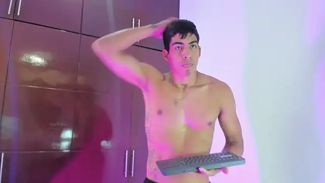 Snapshot of Milo_LatinBoy chatting on April 1, 7:00 pm Milo LatinBoy online show from April 1, 7:00 pm