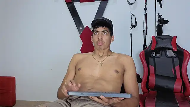 Milo LatinBoy online show from April 6, 7:15 pm