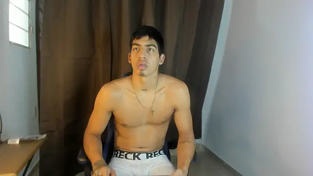 Milo LatinBoy online show from April 13, 7:52 pm