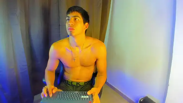 Milo LatinBoy online show from April 14, 8:04 pm