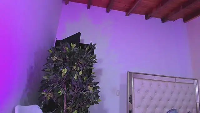 Snapshot of Miss_KhalifaDoll chatting on March 31, 3:41 am Miss KhalifaDoll online show from March 31, 3:41 am