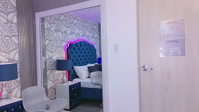 Snapshot of MarilynFoox chatting on April 4, 1:30 pm MarilynFoox online show from April 4, 1:30 pm