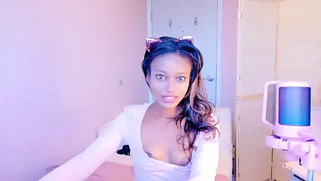 Amber Fae online show from April 4, 11:46 pm