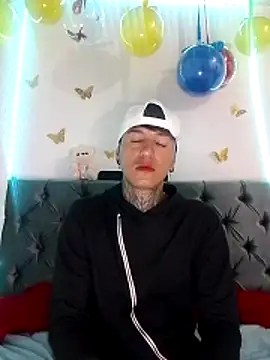 Snapshot of ANDRES_URRIETA chatting on April 6, 10:27 am ANDRES URRIETA online show from April 6, 10:27 am