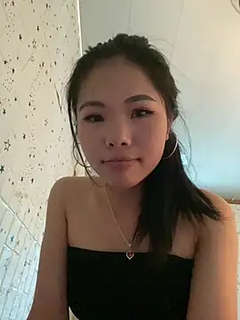 Snapshot of Mi-Lani chatting on March 31, 5:19 am Mi-Lani online show from March 31, 5:19 am