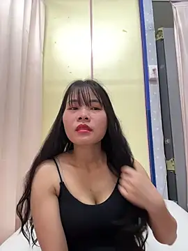Snapshot of Naked-xx chatting on June 6, 1:05 pm Naked-xx online show from June 6, 1:05 pm
