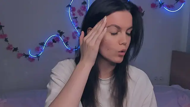 JuliannPaysour online show from May 17, 7:39 am