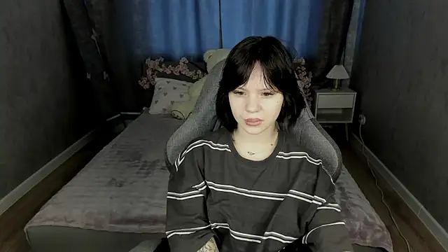 Loly Cuttie online show from May 6, 1:14 am