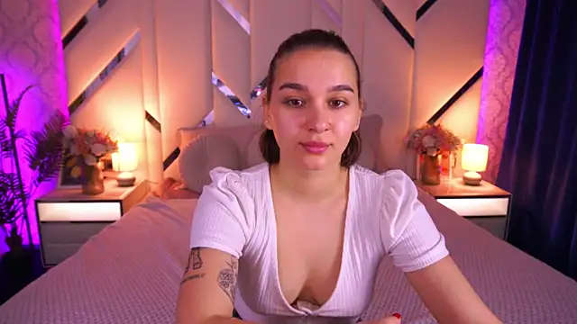 Snapshot of FlirtyMusa chatting on April 12, 12:43 pm FlirtyMusa online show from April 12, 12:43 pm