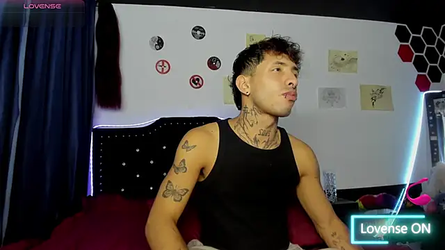 Snapshot of pol_mood chatting on April 2, 11:13 pm pol mood online show from April 2, 11:13 pm