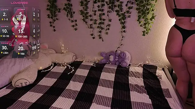 honey cherrry online show from June 15, 1:52 am