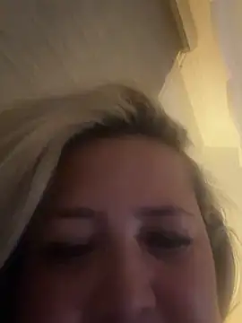 Snapshot of Martinacurvy_ chatting on March 29, 12:43 am Martinacurvy online show from March 29, 12:43 am