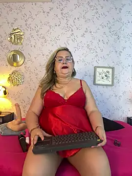 Snapshot of Martinacurvy_ chatting on April 2, 11:41 am Martinacurvy online show from April 2, 11:41 am