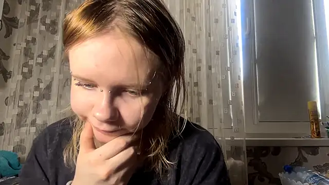 KrystenHoye online show from March 27, 8:09 am