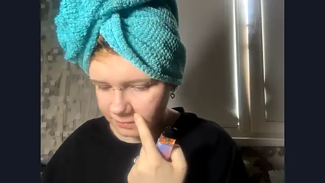 KrystenHoye online show from April 3, 7:39 am