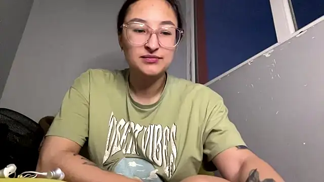 ChinWineland online show from April 2, 2:26 pm