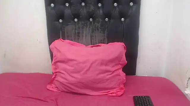 Snapshot of SweetSinAura chatting on April 4, 4:48 pm SweetSinAura online show from April 4, 4:48 pm