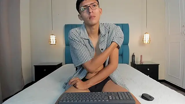 Snapshot of Ian__Fire chatting on April 4, 11:40 am Ian Fire online show from April 4, 11:40 am