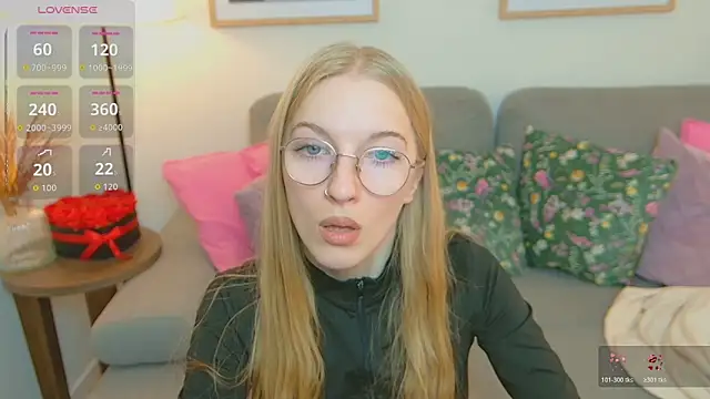 Snapshot of EvaEvis chatting on April 4, 5:49 am EvaEvis online show from April 4, 5:49 am