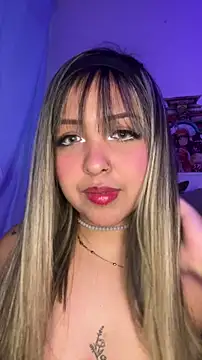 NinaValencia  online show from March 28, 7:57 pm