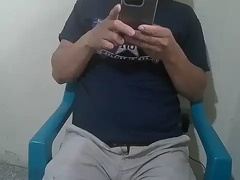 Snapshot of Luis-Armando chatting on April 7, 9:04 pm Luis-Armando online show from April 7, 9:04 pm