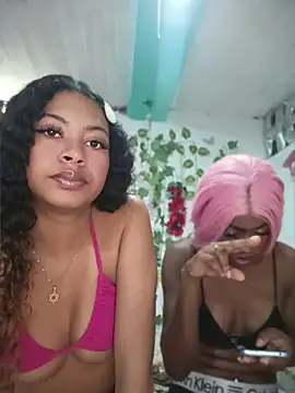 Snapshot of BelleKaty_ chatting on April 1, 5:21 pm BelleKaty online show from April 1, 5:21 pm