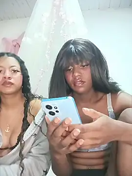 Snapshot of BelleKaty_ chatting on April 12, 8:25 pm BelleKaty online show from April 12, 8:25 pm