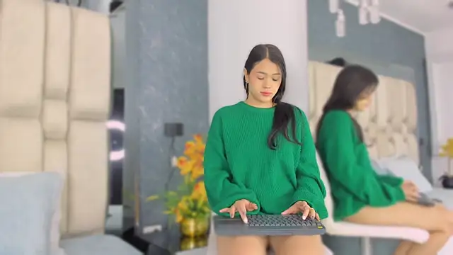 Snapshot of Megan_Danbury chatting on April 1, 12:06 pm Megan Danbury online show from April 1, 12:06 pm